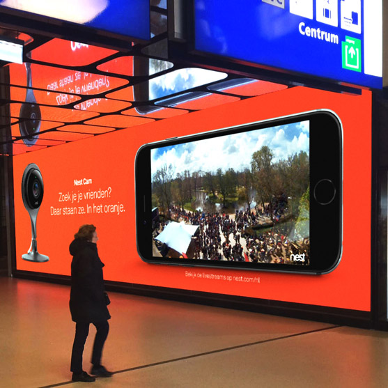 Nest Cam lets people look after things from anywhere. Their pets. Their homes. And even King’s Day celebrations in the Netherlands.
